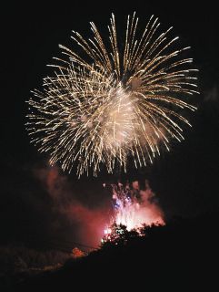 夏の夜空に920発　きそふくしま花火