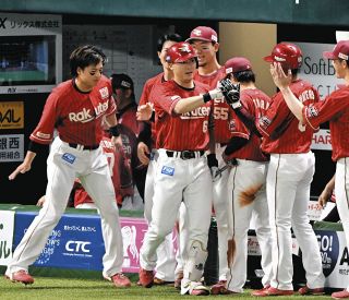 楽天・渡辺佳明「バットに当てれば何とかなる」値千金の逆転2点適時