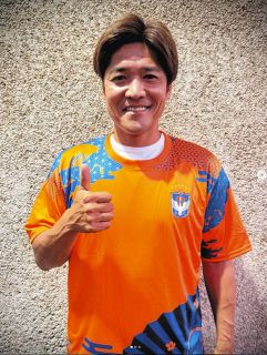 写真】前田敦子のオレンジ色鮮やかおしゃれワンピース姿：中日