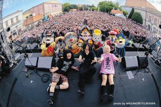 「ヤバイTシャツ屋さん」志摩スペイン村は熱狂　ワンマンライブに延べ１万2000人