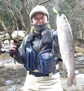 緑金シンキングミノーに強引！ニジマス34センチ　滋賀県甲賀市・田村川