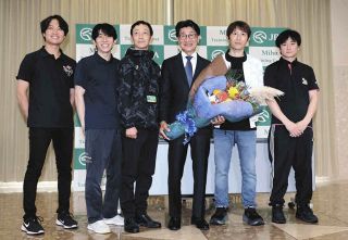 武豊ジョッキー監修、レトルト『YUTA curry』第2弾が京都競馬場で限定