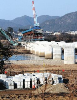 建設中の「新愛岐大橋」完成時期が未定に　原材料費高騰などで