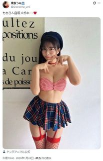 ◇佐々木希、腰かご&長靴姿でも隠し切れない美しさ【写真】：中日