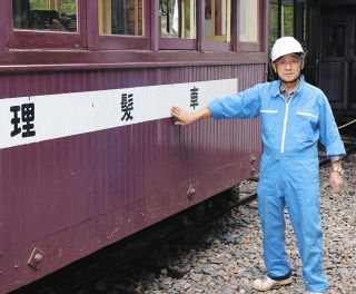 70年前の「理容椅子50号」当時のまま　旧木曽森林鉄道「理髪車」に歴史伝える遺産