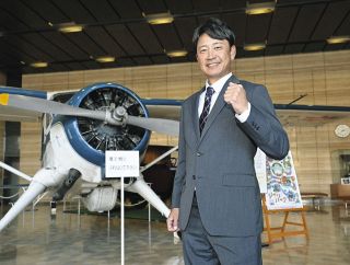 DeNA元監督・中畑清さん、背番号「70」で始球式 「本当に多くの歓声