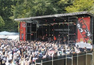 ロックと焼肉！？熱く盛り上がろう　飯田でフェス開幕、県内外から観客続々