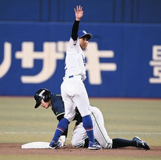 村上宗隆が先制の23号ソロ 5試合ぶりの快音は球団通算8500本塁打の節目