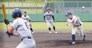 創部１００周年記念試合熱く　　福井商高野球部、横浜と対決