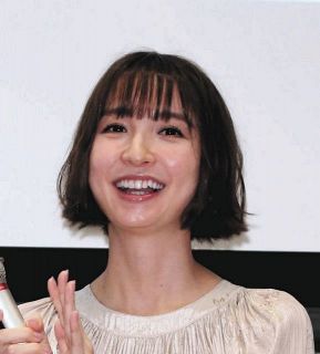 ソックリ…篠田麻里子が公開した長女・めいちゃんの写真に反響「笑顔がお母さんみたいで可愛い」