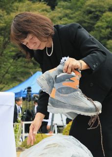 ＜御嶽山噴火10年＞王滝で追悼　節目の年、遺族ら万感