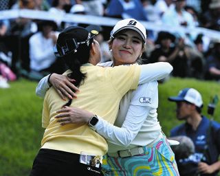 お二人とも美人』宮里藍さん、上田桃子との2ショット「明日はプロアマ