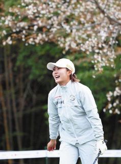 高橋彩華が2位浮上　高校同級生の平野歩夢に刺激「私もここぞという時に強気でいきたい」【女子ゴルフ】