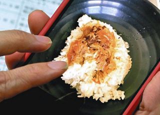 「え、これだけ」食費1日100円の実態　月2万5000円のはず…障害者施設過徴収問題