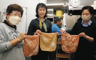 高遠のサクラで草木染　伊那で地域おこし協力隊が企画