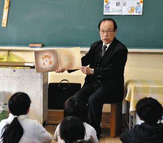 読み聞かせ20年、成長見守る　多治見・精華小保護者らのグループ