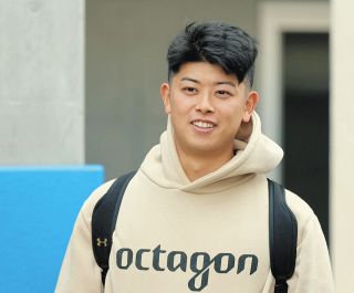 中日・根尾昂、背番号と同じ7つ星グラブで初白星キャッチだ 「ゼット