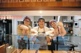 おいしいの笑顔が頑張る源　家族で営むパン屋「わしの津こっぺ」