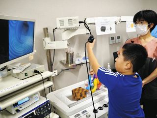 未来のお医者さん、目を輝かせ　多治見で小中生らが医療体験