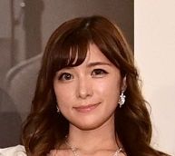 吉川ひなの「ニャンズにまみれて し、あ、わ、せ」保護猫との3ショット