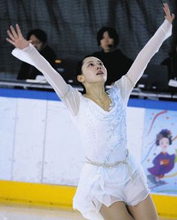 THE ICE 当選品 坂本花織 宮原知子 三原舞依　直筆サイン入　限定品 フィギュア：全日本選手権開幕 女子SP坂本花織が首位 [写真