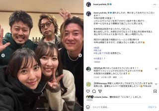 ◇代打で出場の全セ・上林のタオルをベンチで掲げる森下【写真】：中日