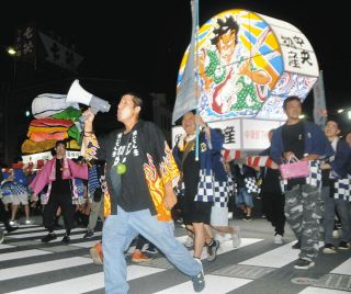 パリ五輪カヌー・田中雄己選手がサプライズ登場　中津川で「おいでん祭」本祭盛り上がる