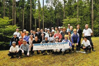 広葉樹を育て100年続く森に　岐阜県八百津町・福地いろどりむらで新事業