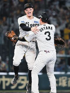 野村克也元監督のレプリカユニフォーム 野球殿堂博物館】 3月28日の野村克也氏追悼試合で、阪神