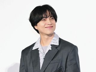 浅野忠信、『加工しすぎ』全身ショットにファン爆笑 「キャプテン翼の