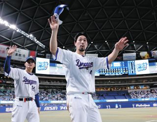 中日・上林誠知、ピンク！！ リストバンド・マスコットバット