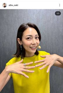 ◇長谷川京子、ノースリーブワンピースから伸びた美脚【写真】：中日