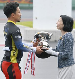奈央スマイル全開！直線伸びた鈴木奈央が1着発進「うまく切り替える