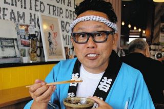 店内に響く宮川大輔さんそっくりな「めっちゃ、うまい！」　ものまね芸人パッチモンさんが移住先で出会った「焼肉＆Cafe 顔晴れ」