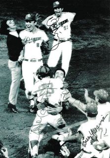 星野や与那嶺監督らがサインを書き込んだ1974年10月12日の中日優勝写真
