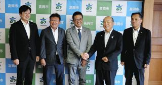 高岡市長と市議会「同志会」　建設的議論へ一歩　初の懇談会