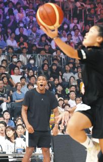 八村塁、中高生と”スペシャルキャンプ” レーカーズ元コーチと153 八村塁、中高生と”スペシャルキャンプ” レーカーズ元コーチと153