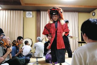 稚児獅子舞のならしで気分上がる　10月17・18日、美濃・大矢田神社で「ひんここ祭」