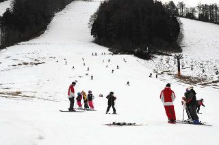 コロナ再拡大がスキー場直撃　年末年始の好調から一転
