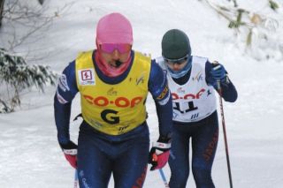 選手の「目」そして「コーチ」として　長野・白馬村出身のガイドスキーヤー嶋田悠二さん、初のパラリンピックへ