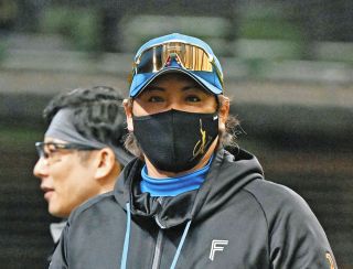 日本ハム・新庄監督、初戦黒星も采配はズバリ　スタメン抜てきの奈良間大己が天敵から2ラン「朝まで違う選手だったんですよ」