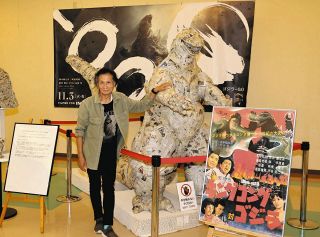 関市の映画館に登場したのは新聞紙ゴジラ　怪獣マニア心酔の原型師が魂の造形