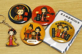 イベントに向けて制作したキャラクターグッズ＝中津川市で
