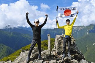 愛知県稲沢市の中学2年、日本三百名山の登頂達成　元バックパッカーの父と共に、3歳から
