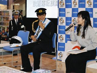 師走のまちを警戒し守る　交通安全県民運動