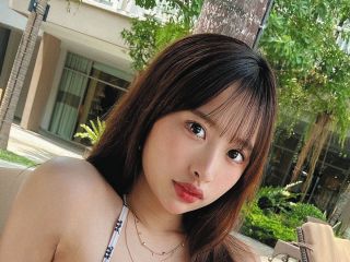 吉川ひなの「ニャンズにまみれて し、あ、わ、せ」保護猫との3ショット