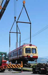長野にお別れ、旧東急車両「赤ガエル」　横浜への移送作業開始