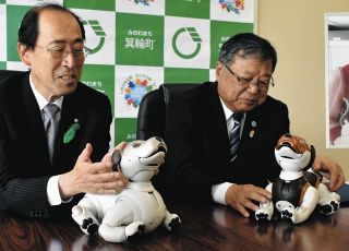 箕輪で3年遊んでくれてありがとう　“派犬”元の愛知・幸田町にaibo返還