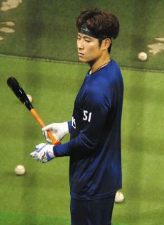 中日・上林誠知、2安打「いい形で投手との間合い」 リストバンドの