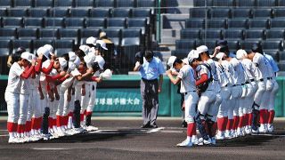 動画 岡崎慎司が開幕戦で代名詞のダイビングヘッドでゴールを狙う 中日スポーツ 東京中日スポーツ